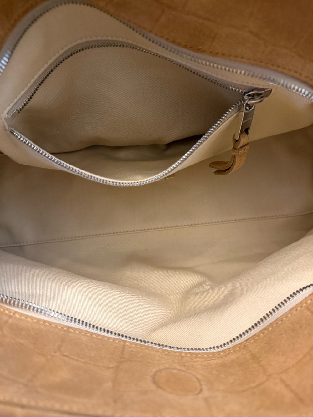 Jacquemus Tan Croc-Embossed Suede Shoulder Bag with Knot Detail - Picture 5 of 7